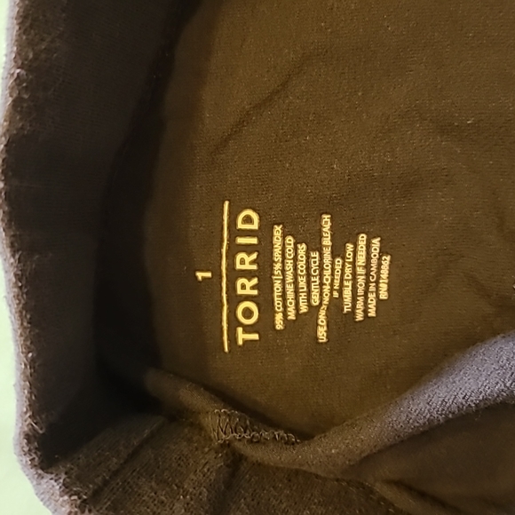 Torrid Grey Capri Leggings - Picture 2 of 2